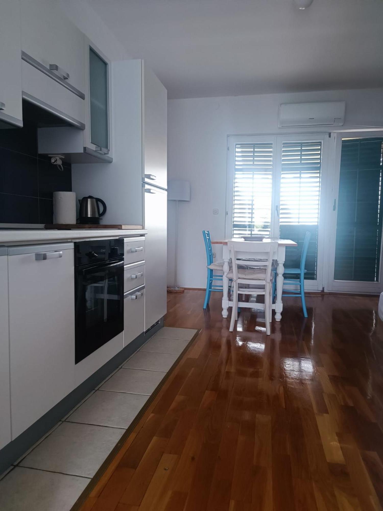 Apartmani Labud Sukosan Luaran gambar